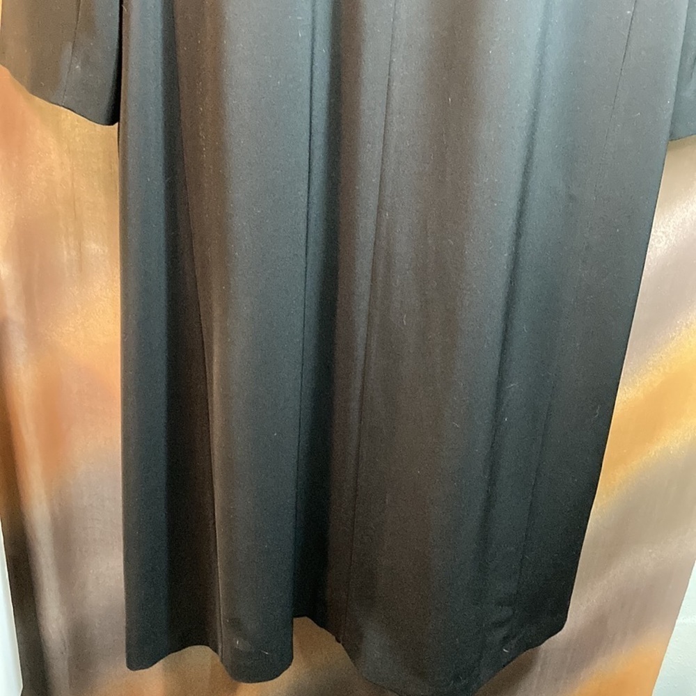 Classic long black size 14 winter coat with velvet collar. 46” chest. 301 - Picture 5 of 6